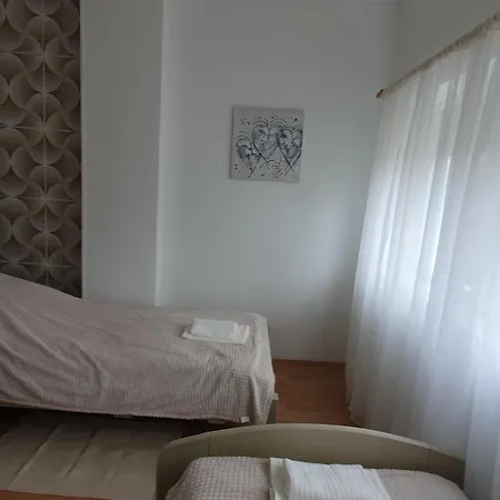 Leander Nyaralo Holiday home Balatonfenyves