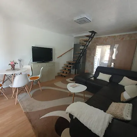 Holiday home Leander Nyaralo Balatonfenyves