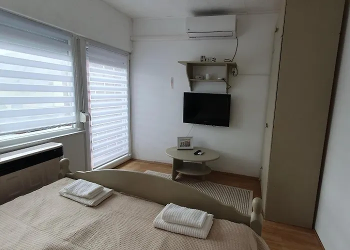 Leander Nyaralo Ferienhaus *