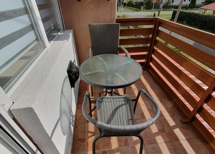 Leander Nyaralo 別荘