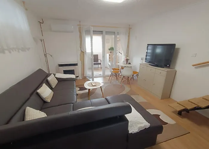 Leander Nyaralo 別荘 *