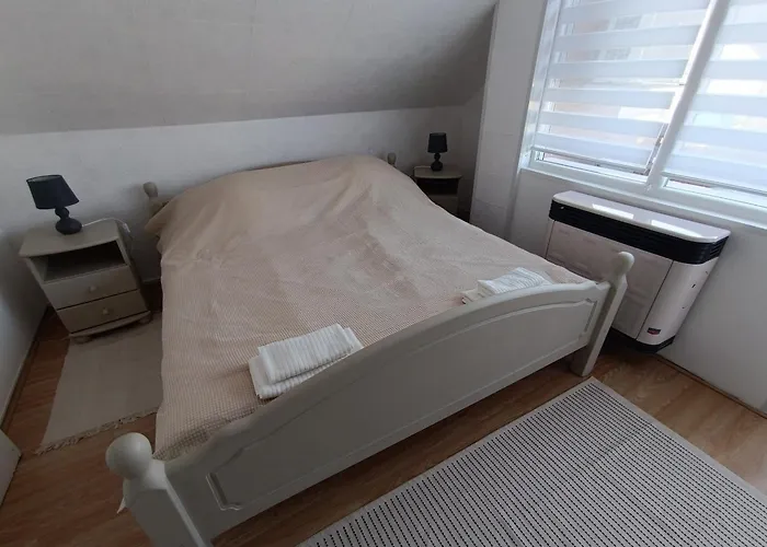 Leander Nyaralo Ferienhaus