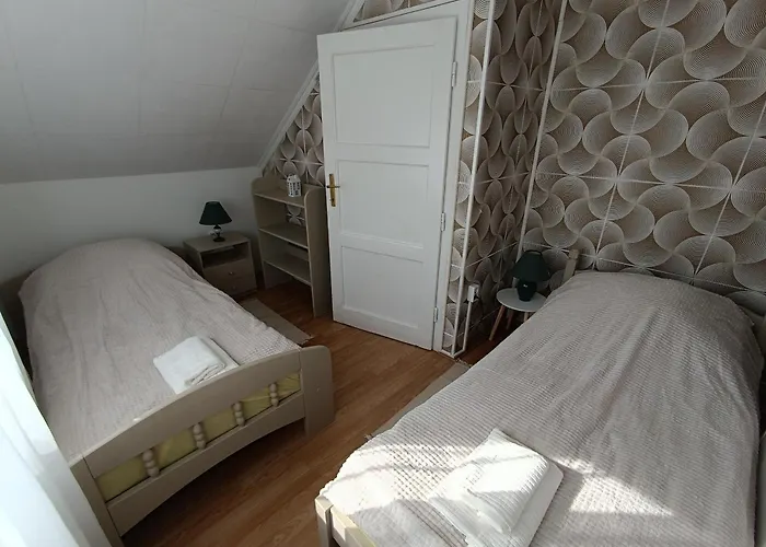 Leander Nyaralo * Balatonfenyves