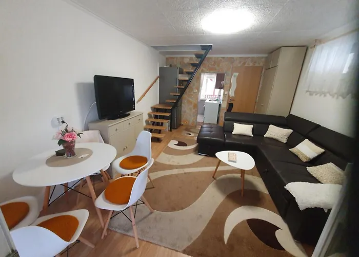 Leander Nyaralo Ferienhaus