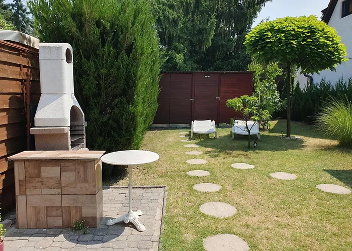 Leander Nyaralo Ferienhaus *